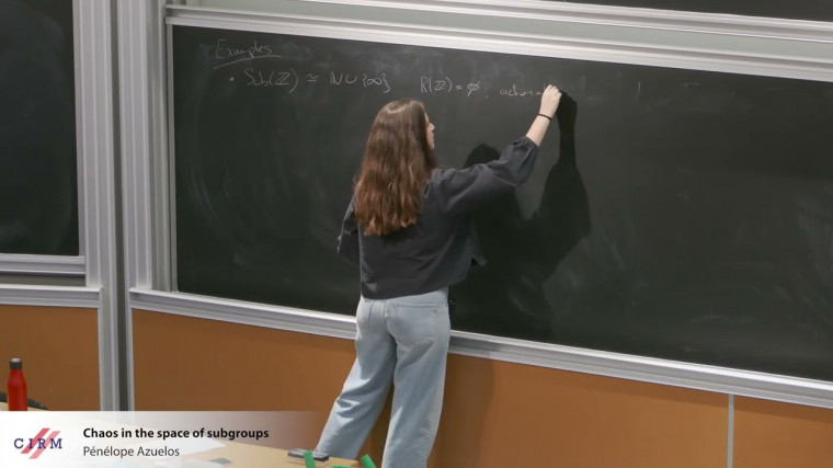 Geometric Group Theory around Cube Complexes / La Théorie Geometrique des Groupes autour des Complexes Cubiques