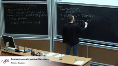 Spectral theory of novel materials / Théorie spectrales des nouveaux matériaux