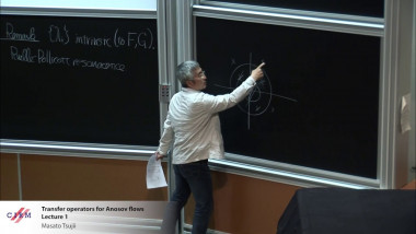 Dynamique au-delà de l'hyperbolicité uniforme / Dynamics Beyond Uniform Hyperbolicity