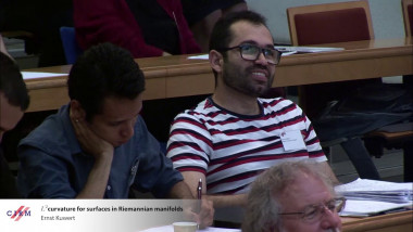 Problèmes variationnels et géométrie des sous-variétés / Variational Problems and the Geometry of Submanifolds