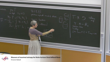 Probabilistic techniques for random and time-varying dynamical systems / Méthodes probabilistes pour les systèmes dynamiques aléatoires et variant avec le temps