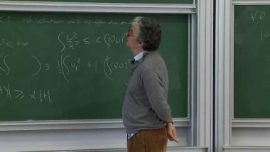 Frank Merle - Comportement asymptotique des solutions de