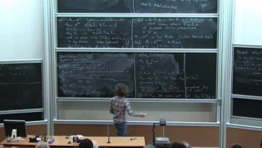 Geometry and dynamics of Finsler manifolds / Géométrie et dynamiques des espaces de Finsler