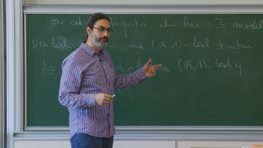 Joseph Ayoub - Sur la conjecture de conservativité