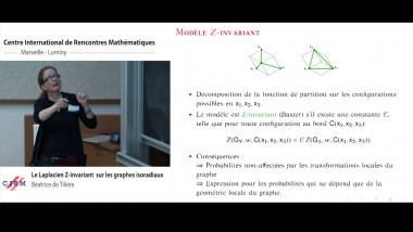 Le Laplacien massique Z-invariant sur les graphes isoradiaux