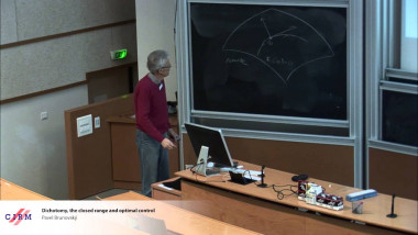 Dichotomy, the closed range theorem and optimal control