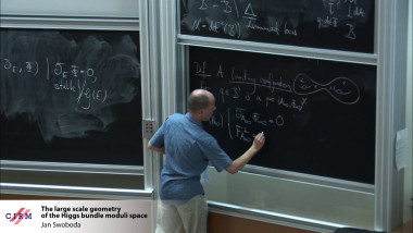 The large scale geometry of the Higgs bundle moduli space