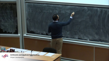 Arithmetic and algebraic hyperbolicity