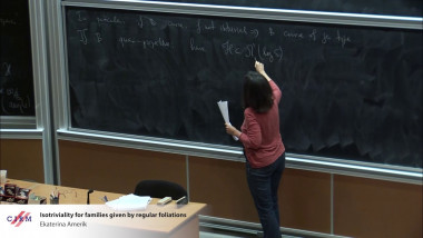 Isotriviality for families given by regular foliations