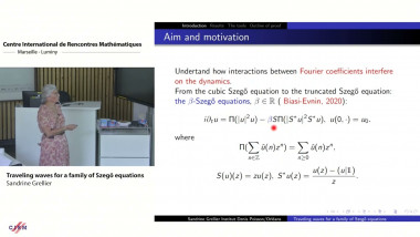Traveling waves for a family of Szegö equations