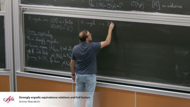 Strongly ergodic equivalence relations and full factors