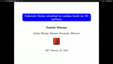 Coherent states attached to Landau levels on 2D surfaces