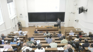 Congestion phenomena in fluids