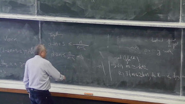 Discrepancies and dimensions of secant varieties
