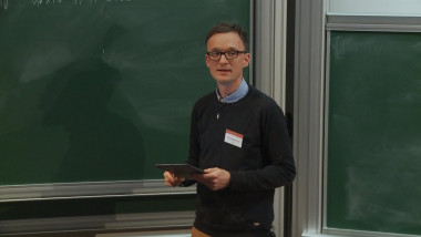 Finding purifications with minimal entanglement