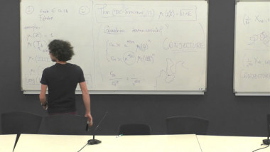 Compter les chemins auto-évitants sur le réseau en nid d'abeille