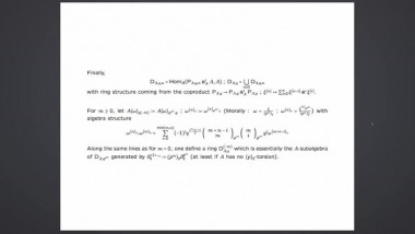 Twisted local Simpson correspondence and crystals on the q-crystalline and prismatic sites