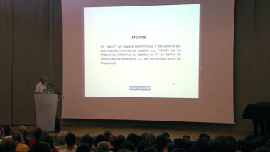 Boson de Higgs et structure fine de l'espace temps