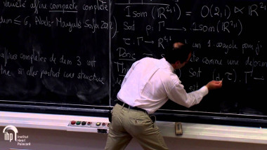 [1103] Variétés lorentziennes plates vues comme limites de variétés anti-de Sitter