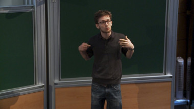 Flip sur les triangulations de la sphere : une borne inférieure pour les temps de mélange