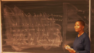 Linear isometries and inner functions (1/4)