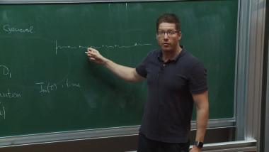 4/4 Extremal correlators