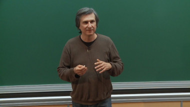 Quantum Minimal Surfaces