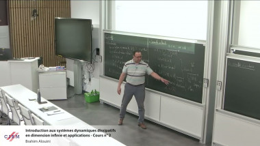 Introduction aux Systèmes Dynamiques Dissipatifs en Dimension Infinie et Application  (2/4)