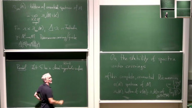 On the stability of spectra under coverings