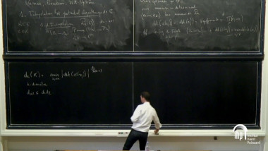 [1153] Théorie globale du pluripotentiel, équidistribution et processus ponctuels