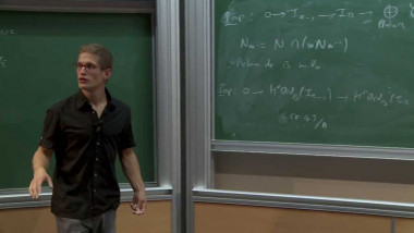 Extensions entre séries principales p-adiques et modulo p de G(F)