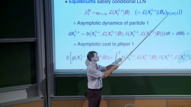 Stochastic control for large population driven by correlated noises