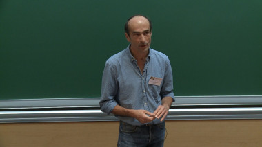 Théorie spectrale en géométrie relative