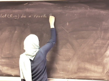 Multiplicity Theory and Ideals of König Type