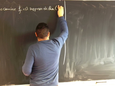 Systèmes Dynamiques: Analyse et Stabilité