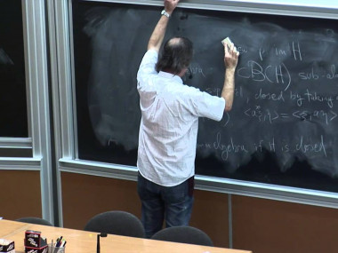 Geometry and dynamics of Finsler manifolds / Géométrie et dynamiques des espaces de Finsler