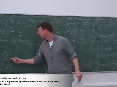 Probabilistic aspects of multiple ergodic averages / Aspects probabilistes des moyennes ergodiques multiples