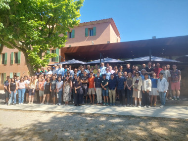 Prime numbers and arithmetic randomness / Nombres premiers et aléa arithmétique