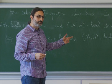 Joseph Ayoub - Sur la conjecture de conservativité
