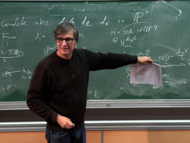 Maxim Kontsevich : Birational Invariants from Gromov-Witten Theory