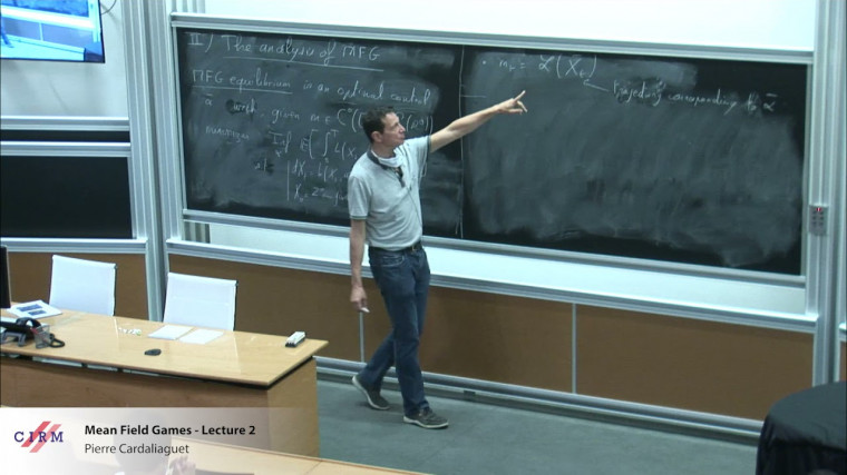 Distributed Control: Decentralization and Incentives / Contrôle Distribué: Décentralisation et Incitations