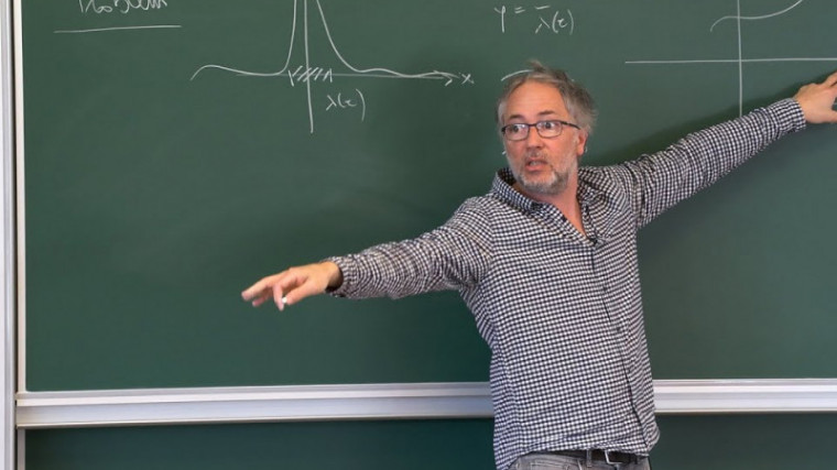 Pierre Raphael : Une introduction aux singularités sur critiques