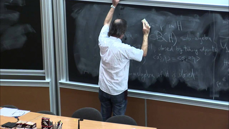Metric geometry in homogeneous spaces of the unitary group of a $C^²$-algebra. Part 1: the quotient metric