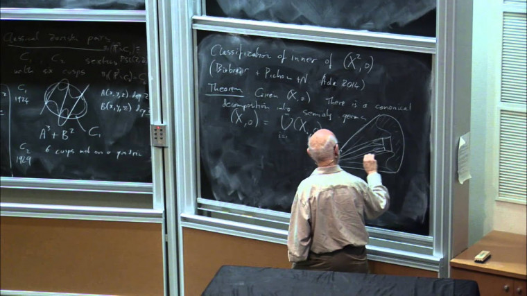 Lipschitz embedding of complex surfaces
