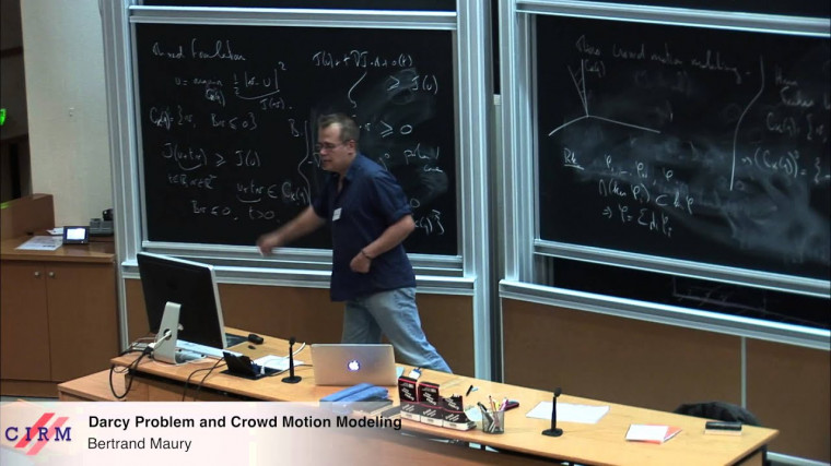 Darcy problem and crowd motion modeling