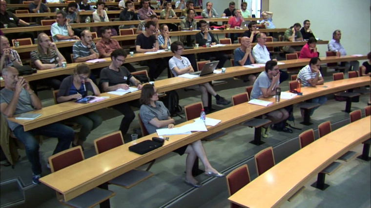 Invariant random subgroups of acylindrically hyperbolic groups