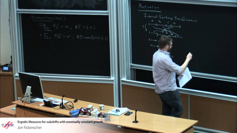 Ergodic measures for subshifts with eventually constant growth