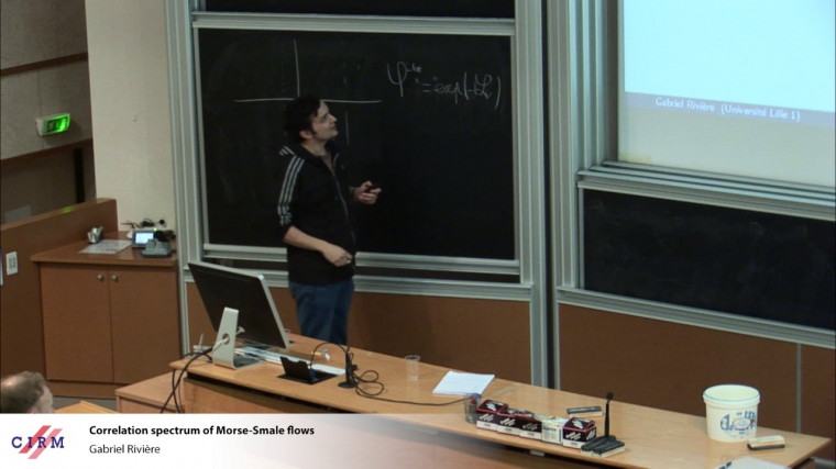 Correlation spectrum of Morse-Smale flows