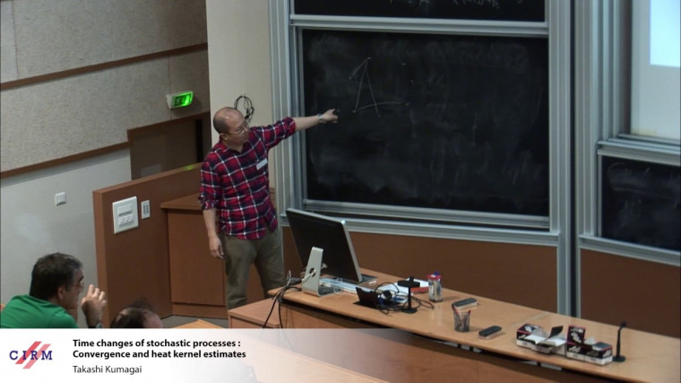 Time changes of stochastic processes: convergence and heat kernel estimates