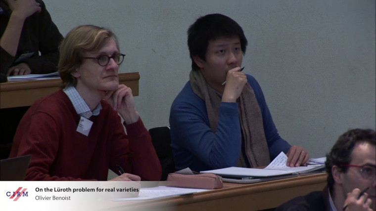 ​On the Lüroth problem for real varieties